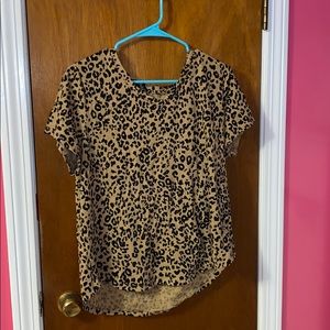5/$25 Leopard print tee